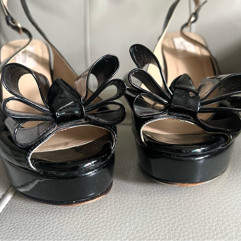 Valentino Garavani Black Patent Leather Slingback Wedge Sandals Sz 37 US 7 Bow - Picture 4 of 16